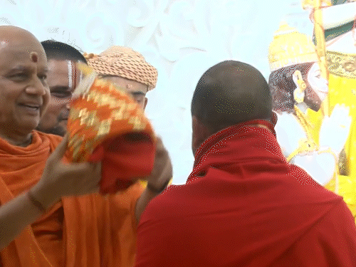 Ayodhya Ram Mandir LIVE; Ram Darbar Pran Pratishtha Photos Video Update |  Yogi Adityanath | अयोध्या- राम दरबार की प्राण प्रतिष्ठा हुई: सूरत के  कारोबारी ने हीरे जड़े सोने-चांदी के ...