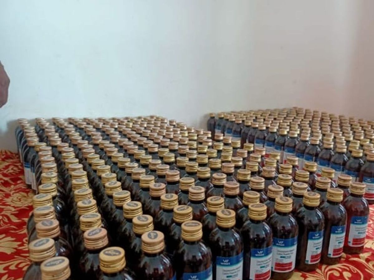 Smuggler caught with intoxicating syrup in Rewa