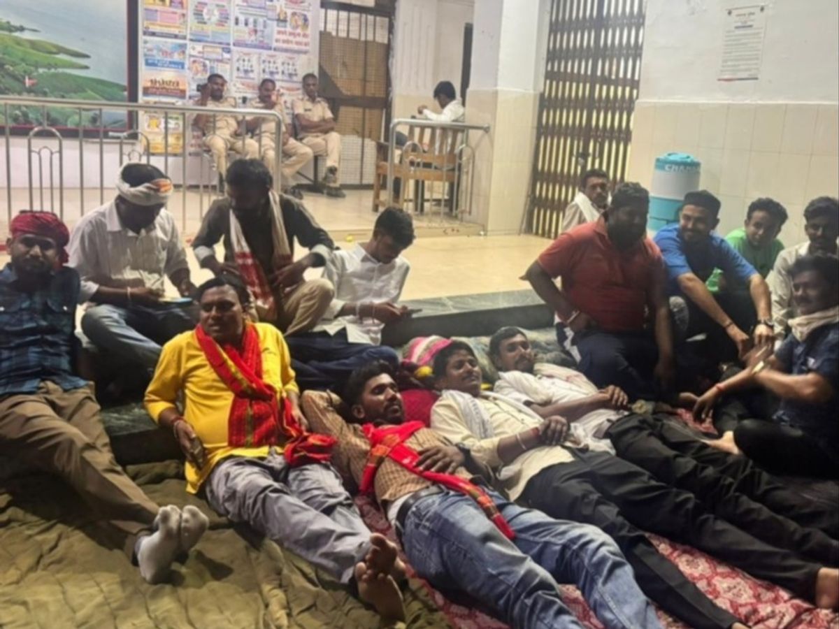 Banswara-Dungarpur MP's protest ends at 1 am | बांसवाड़ा में सांसद रोत का 12  घंटे तक चला धरना: NPCIL के प्रोजेक्ट मैनेजर ने मांगों पर दिया लिखित आश्वासन  - Banswara News ...