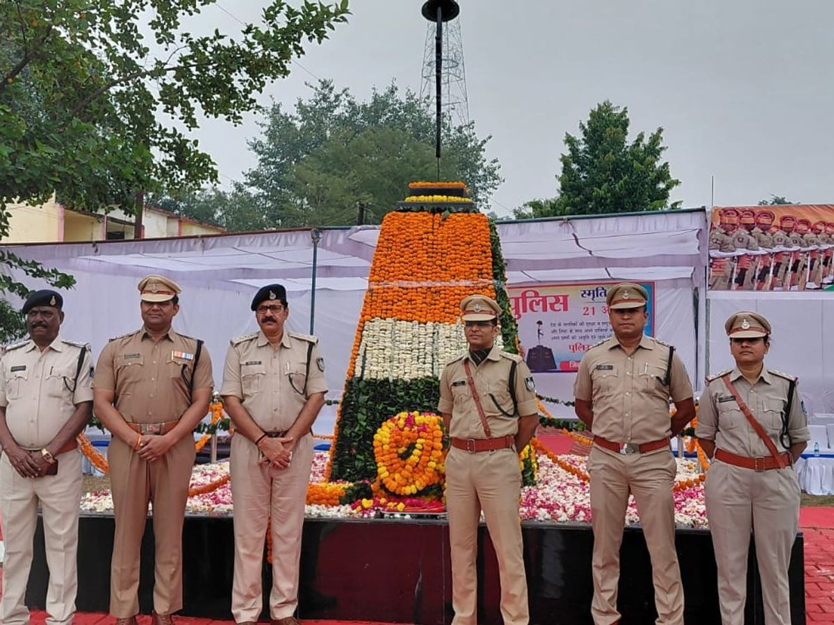 Tribute to martyrs on Police Memorial Day in Chhatarpur