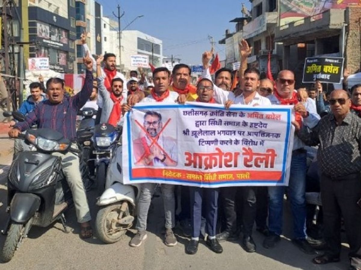 In Pali, the Sindhi community held a vehicle rally against Chhattisgarh  leader Amit Baghel on November 7, 2025. | छत्तीसगढ़ के नेता बघेल के लामबंद  हुआ सिंधी समाज: शहर में निकाली वाहन