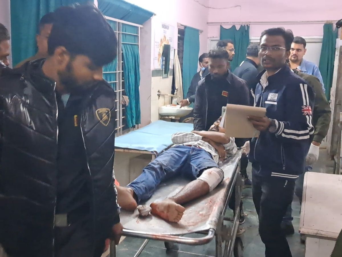 Jewellery shop looted in Mandla | मंडला की ज्वेलरी शॉप में लूट: संचालक को  गोली मारकर लुटेरे फरार, घायल; हाईवे के रास्ते भागे - Mandla News | Dainik  Bhaskar