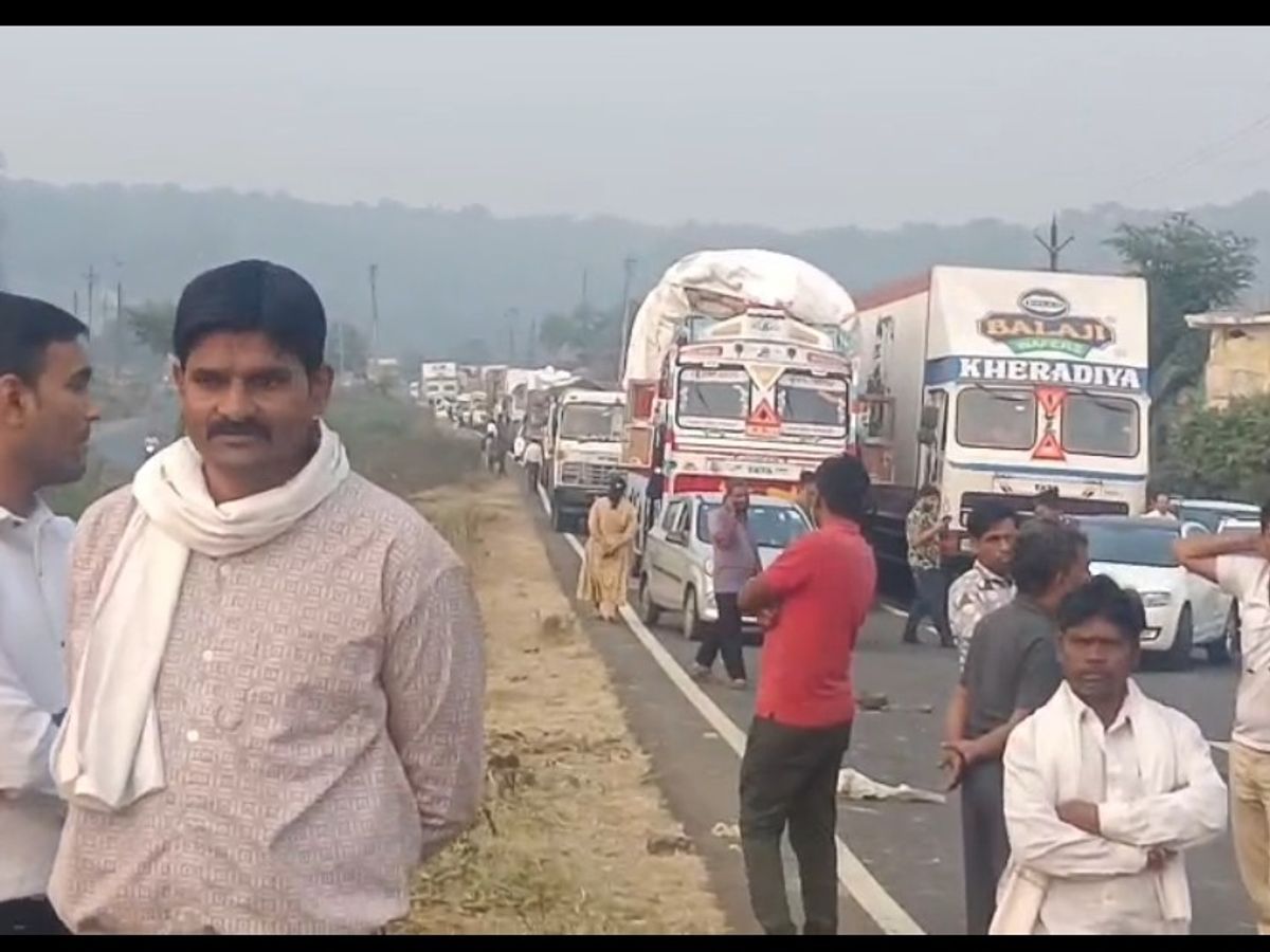 बैतूल के बडोरा चौक पर घंटों जाम में रेंगती रहीं गाड़ियां