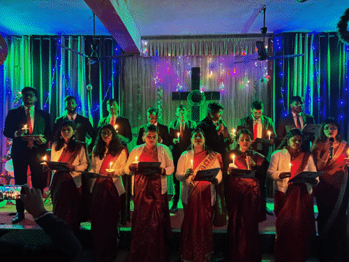 Christmas celebrations in Lucknow | लखनऊ में कैथेड्रल-बिशप चर्च को  रंग-बिरंगी रोशनी से सजाया: मरियम के दर्शन किए; कैरोल गाए, बिशप जेराल्ड  बोले- मैरी क्रिसमस ...