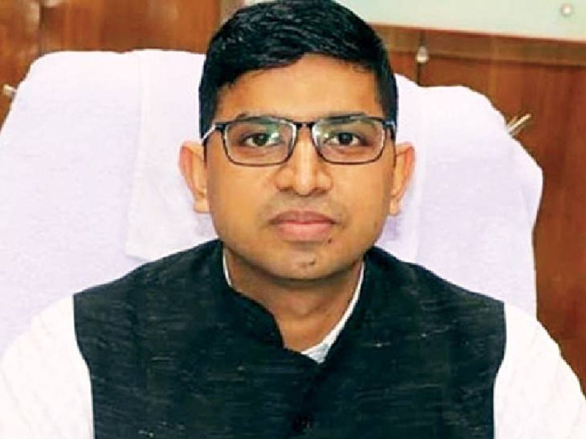 Kshitij Singhal is the new Indore Municipal Corporation Commissioner.
