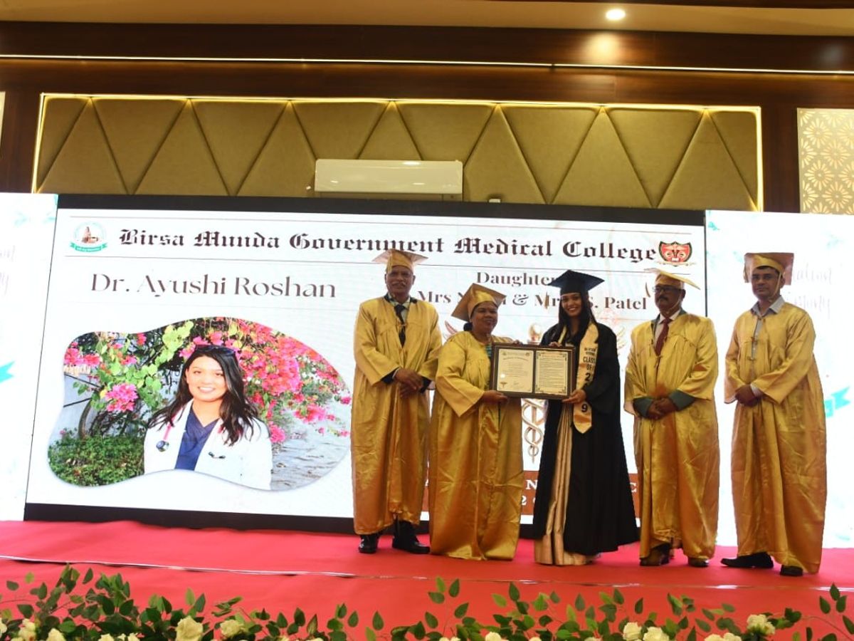 Shahdol Medical College Convocation: 100 Doctors Awarded Degree |  Commissioner Guest