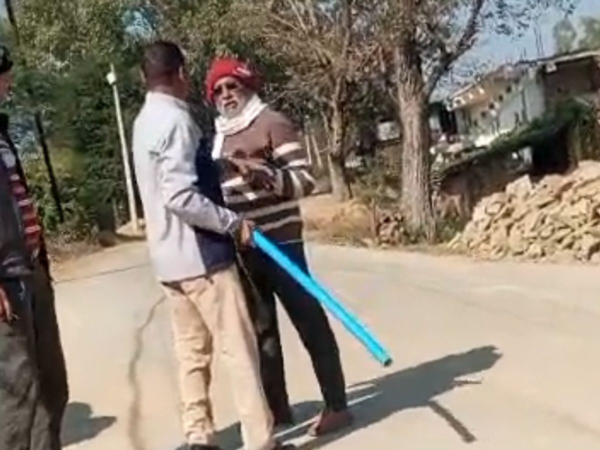 Satna Farmer Beaten After Dial 112 Call | Viral Video