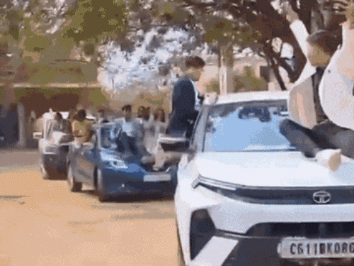 Chhattisgarh Students Dangerous Car Stunts Viral VIDEO | NH Hoots