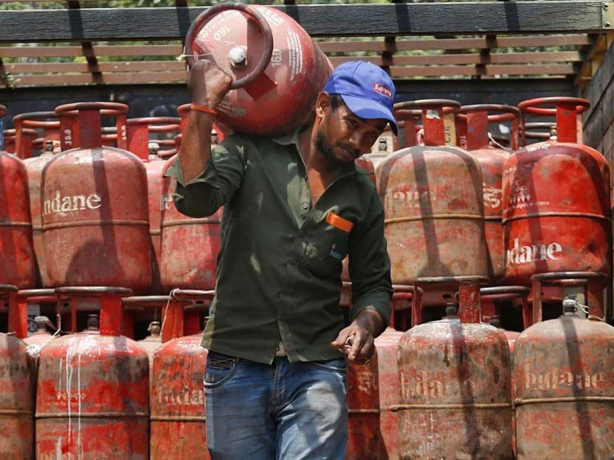 LPG Cylinder Refill: Govt Increases Waiting Period to 25 Days Amid Middle  East Tension
