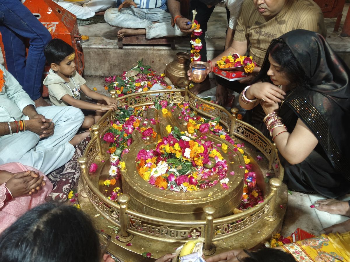 लोधेश्वर धाम में उमड़ी भक्तों की भीड़