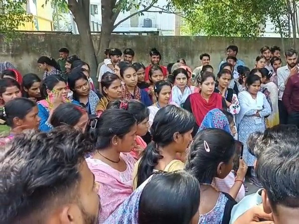Pantnagar Workers Strike :- उत्तराखंड पहुंची नोएडा श्रमिकों के प्रदर्शन की आग, धरने पर बैठे कर्मचारी !