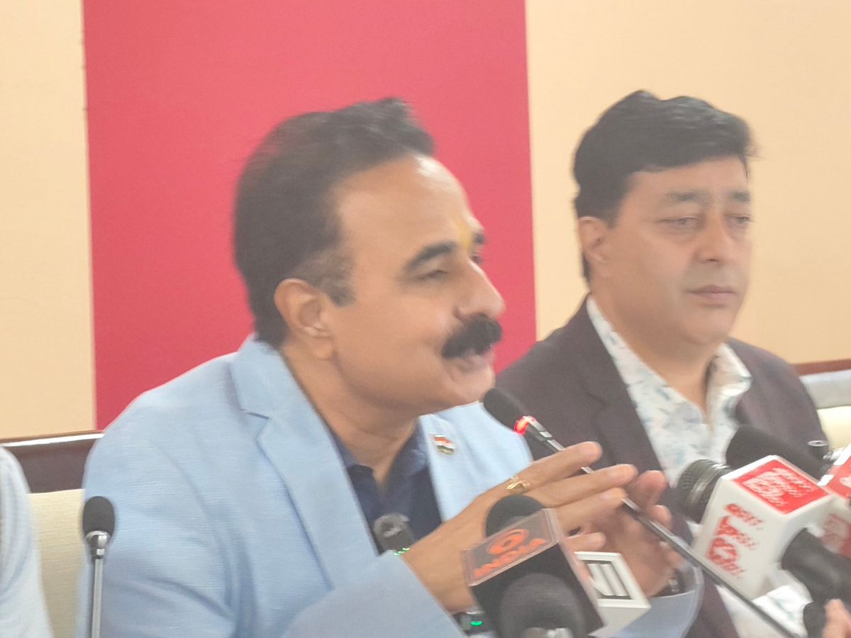 अनमोल ने एचपी बोर्ड में टॉप किया