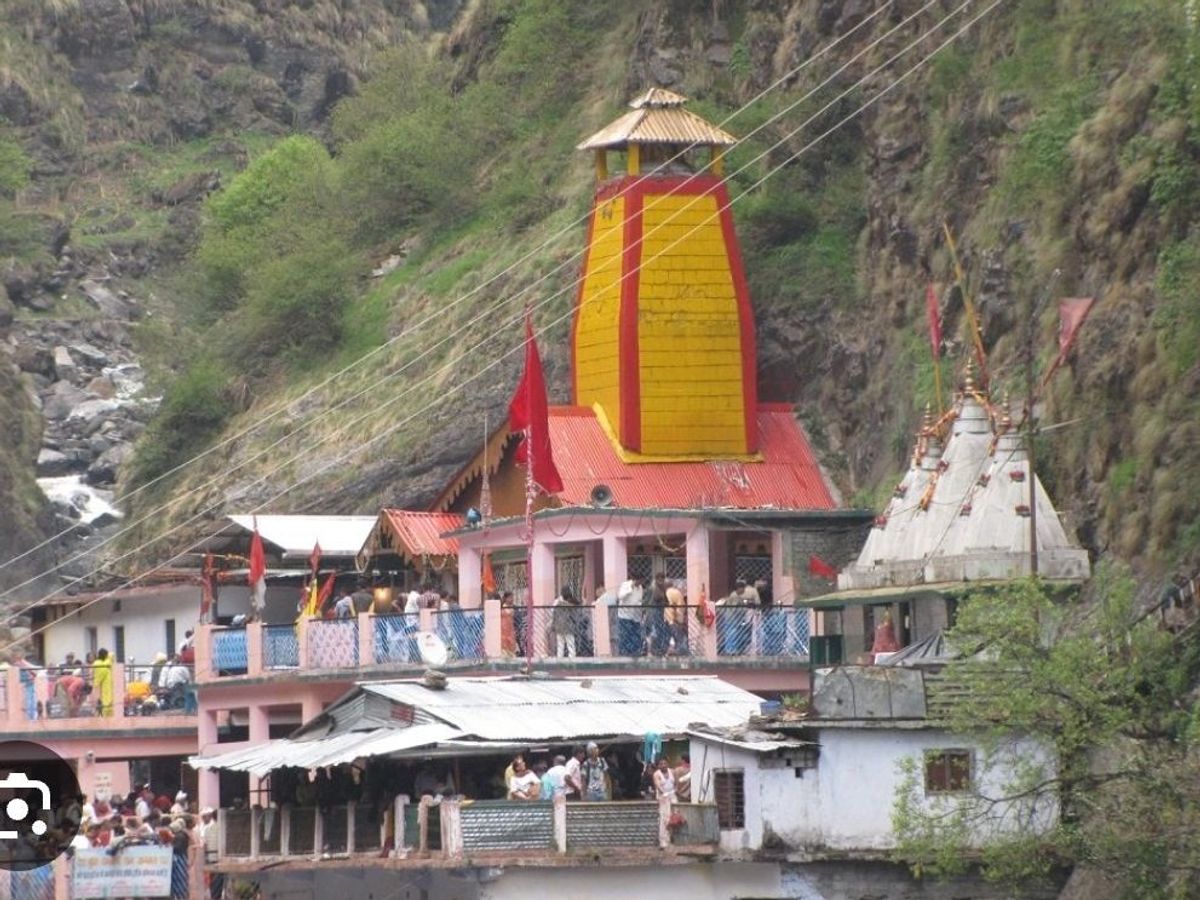 यमुनोत्री में 2 और श्रद्धालुओं की हार्ट अटैक से मौत:सीजन में मृतकों का आंकड़ा 19 पहुंचा; महाराष्ट्र और गुजरात के यात्री शामिल