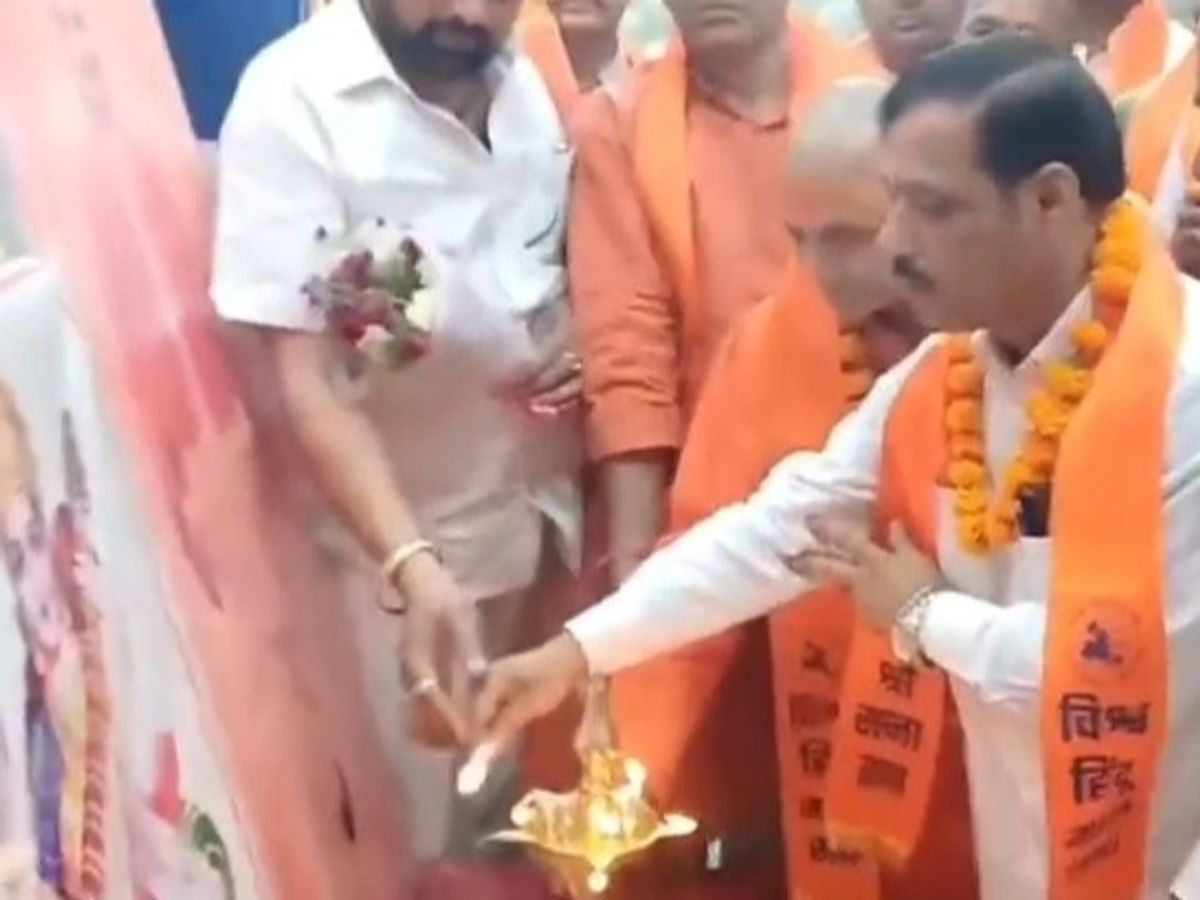 योगी आदित्यनाथ के जन्मोत्सव पर हिंदू स्वाभिमान सम्मेलन:बागपत में भाजपा नेताओं और संतों का सम्मान, सांस्कृतिक मूल्यों पर जोर