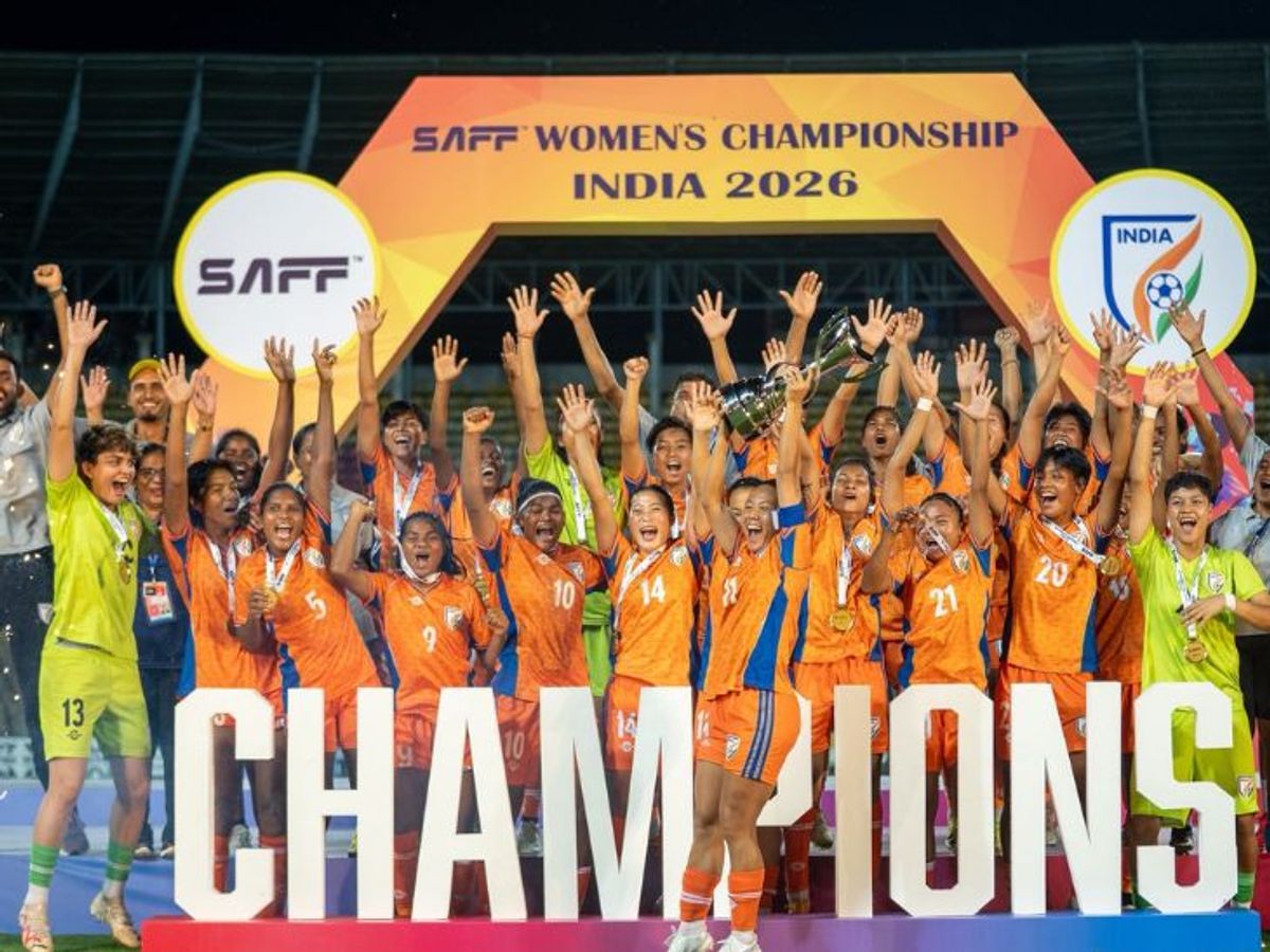 भारत 7 साल बाद साउथ एशियन फुटबॉल चैंपियन बना:महिला टीम ने फाइनल में बांग्लादेश को 3-1 से हराया, रिकॉर्ड छठा टाइटल जीता