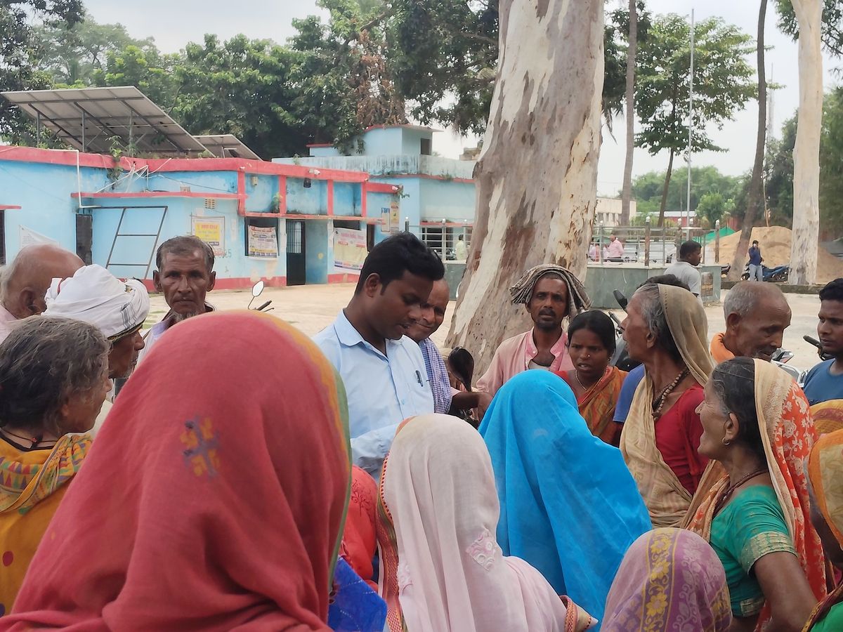 पेंशन भुगतान में देरी से परेशान वृद्ध लाभुक