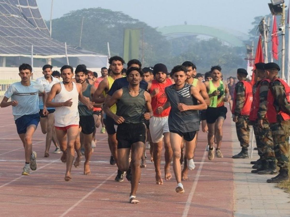 अग्निवीर भर्ती रैली की तैयारी करते अभ्यर्थी