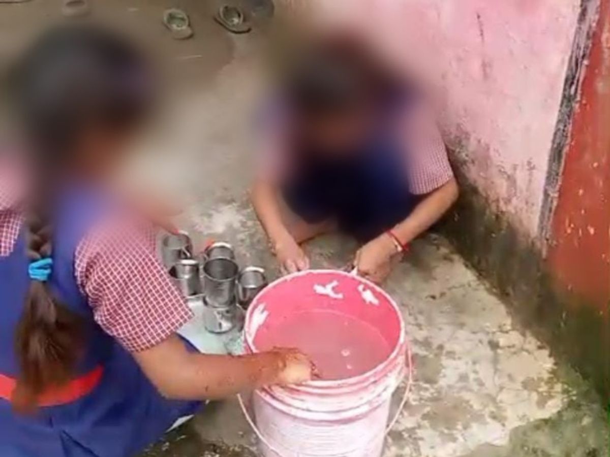 Narsinghpur School Controversy: Students Forced to Wash Dishes & Make Tea