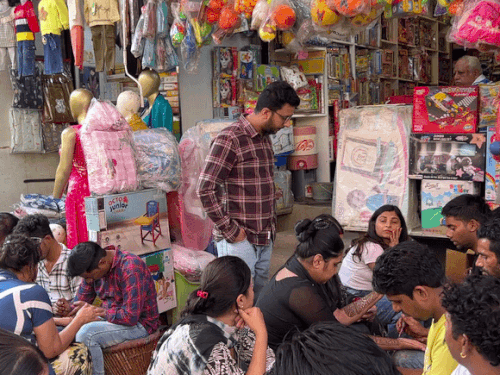 रोहतक में करवा चौथ पर मेहंदी और बाजारों की गतिविधियां