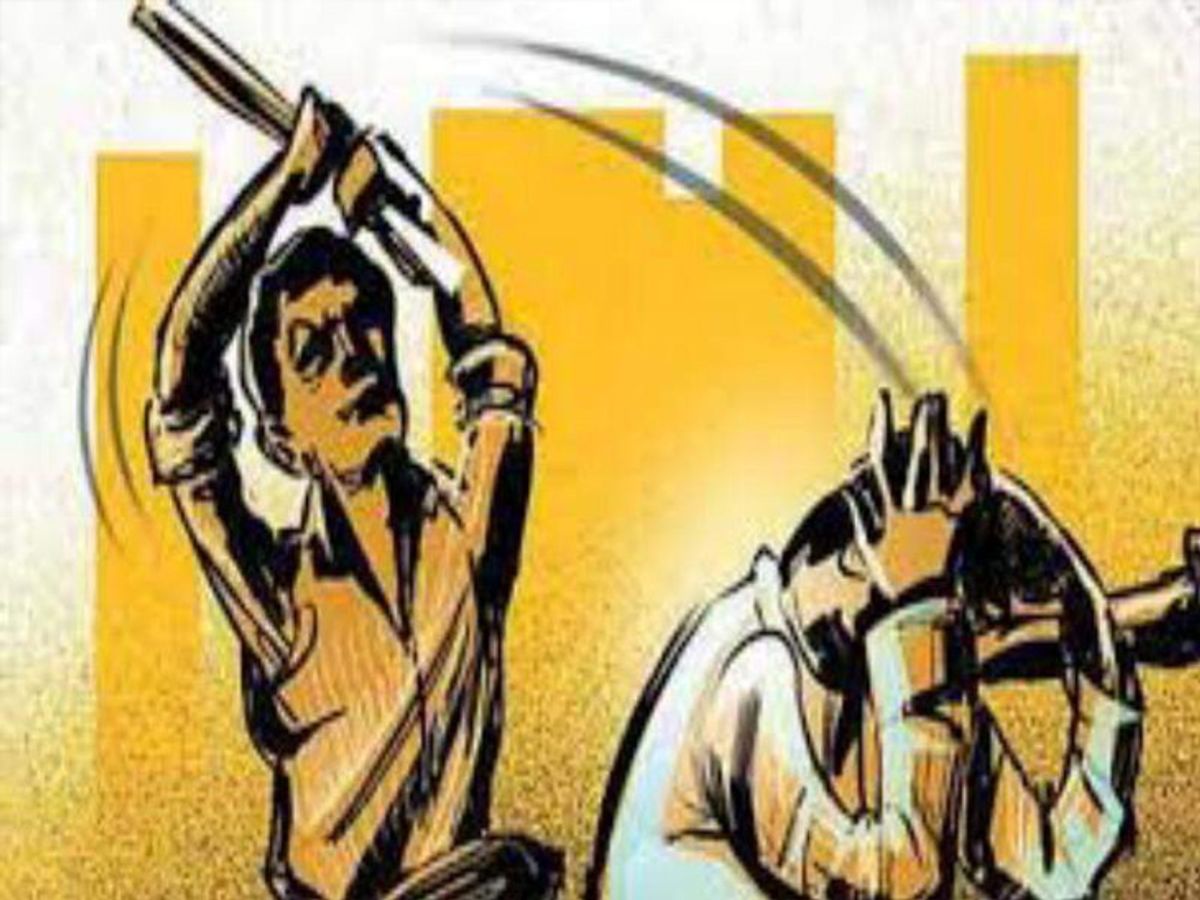 नाश्त्याचे पैसे मागितल्याचा राग; बीडमध्ये नाश्ता सेंटर चालक व भावावर जीवघेणा हल्ला