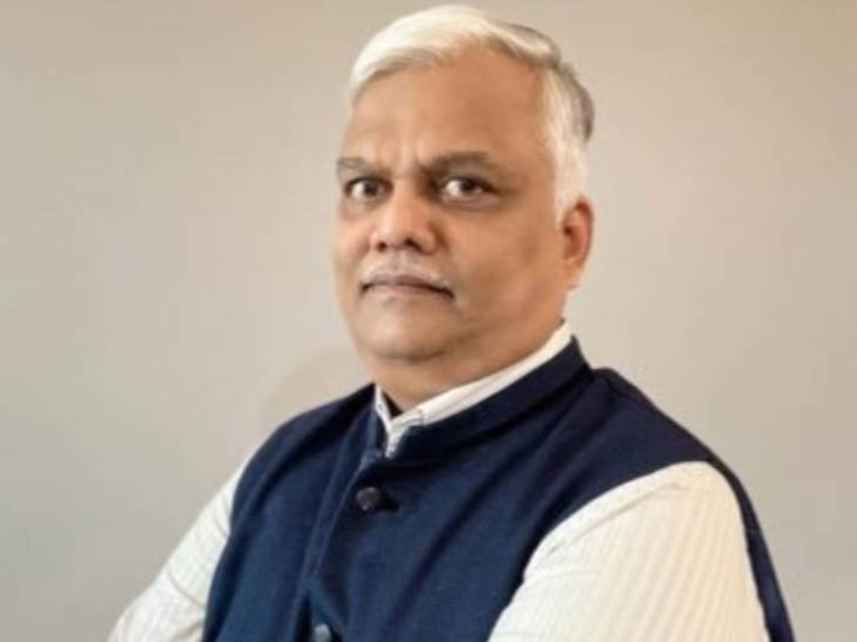 नाशिक, संभाजीनगरच्या शासकीय वाहन भाडे करारात तफावत असल्याचा माहिती अधिकार कार्यकर्ते विजय कुंभार यांचा गंभीर आरोप