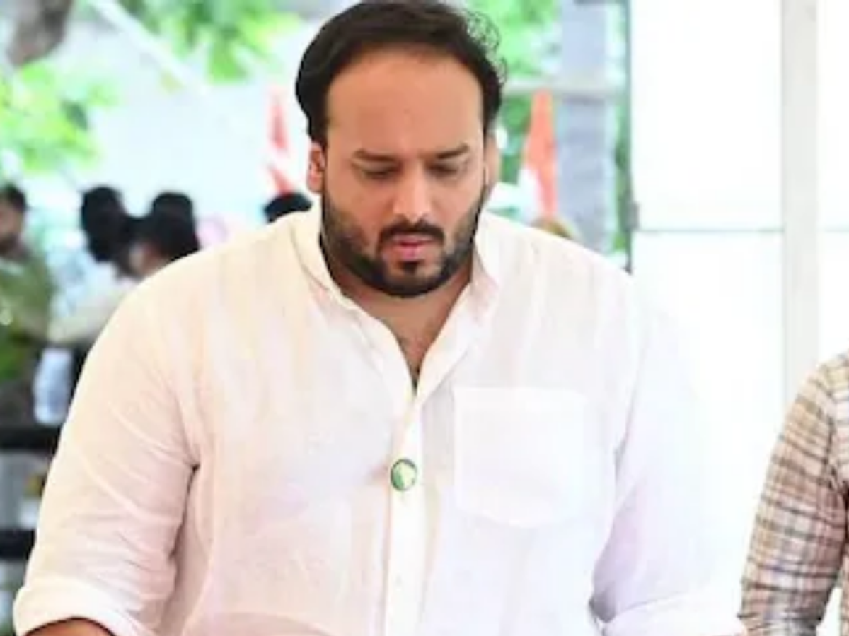 झिशान सिद्दीकी यांच्या आमदारकी धोक्यात? अधिकृत मान्यता पत्रावरील स्वाक्षरीवरून नवा वाद