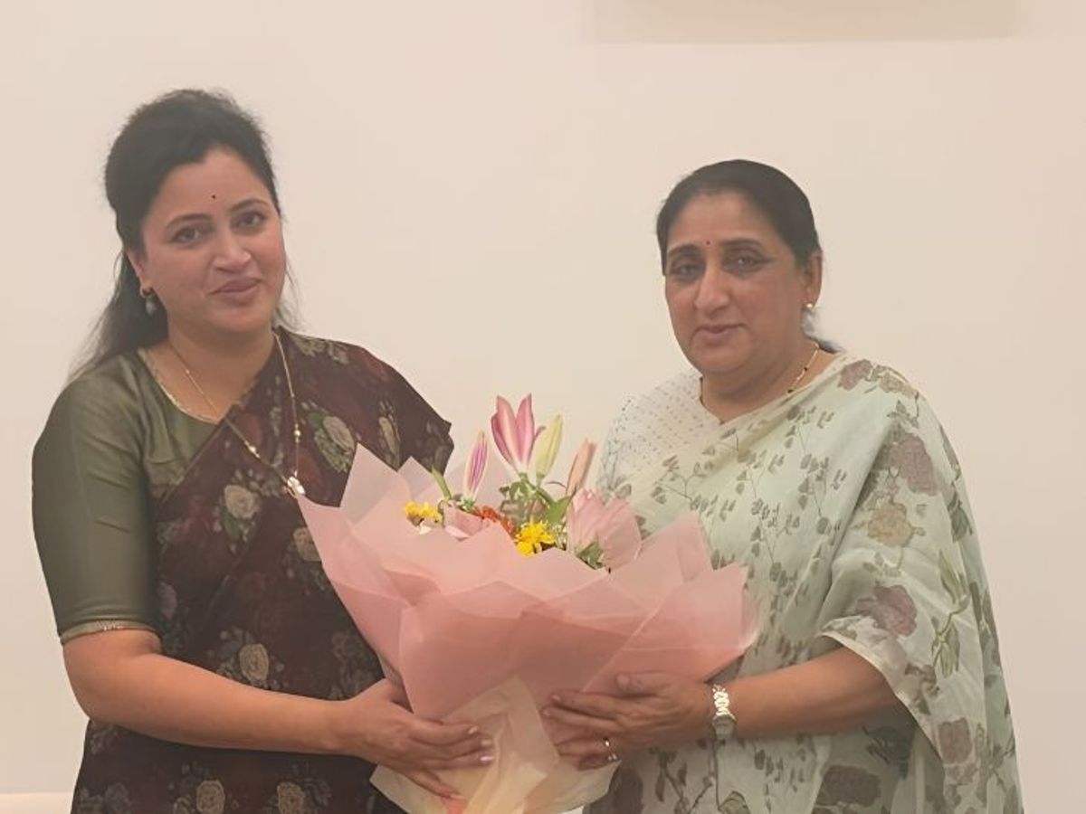 राज्यसभेसाठी नवनीत राणा यांची मोर्चेबांधणी; उपमुख्यमंत्री सुनेत्रा पवार यांची घेतली भेट