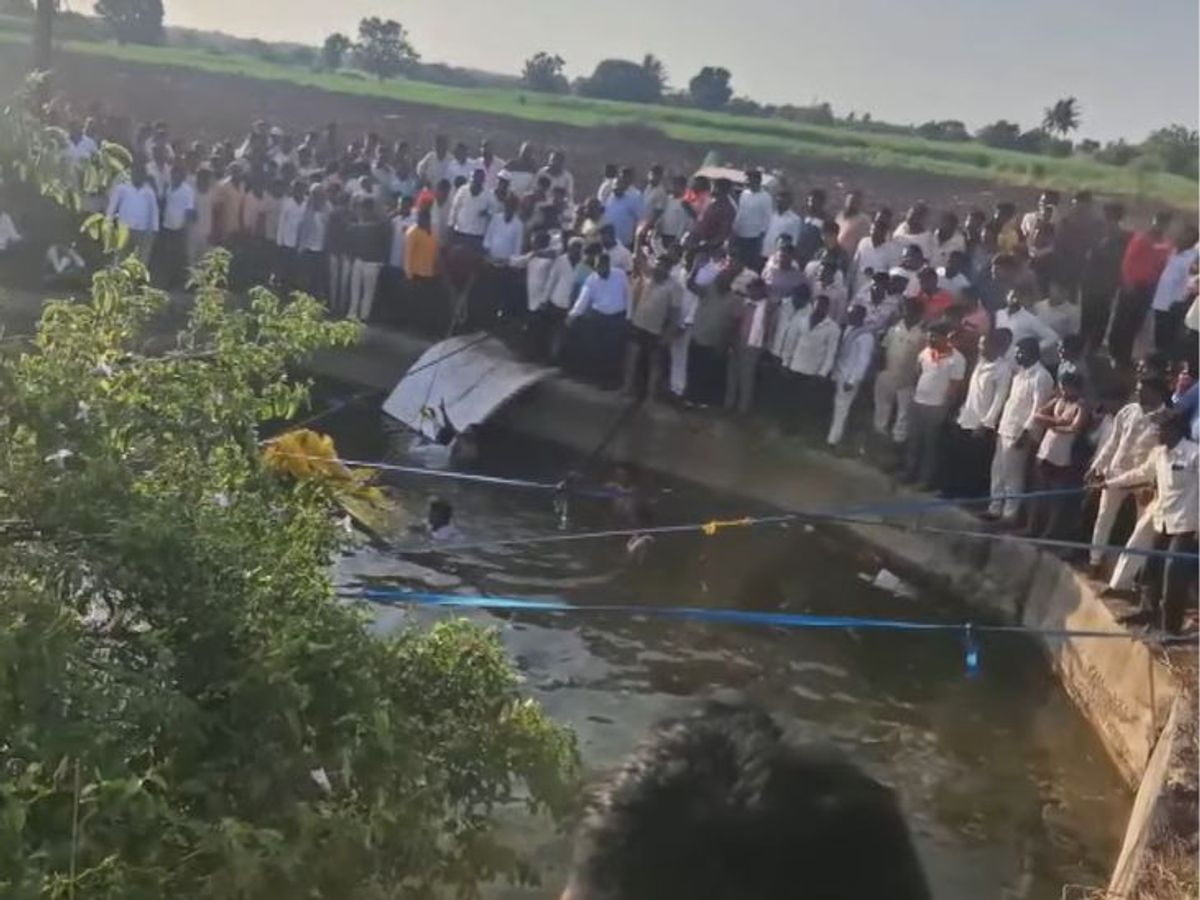 माळशिरस तालुक्यात भीषण अपघात; मालवाहू वाहन विहिरीत कोसळून ८ जणांचा मृत्यू, ६ गंभीर जखमी