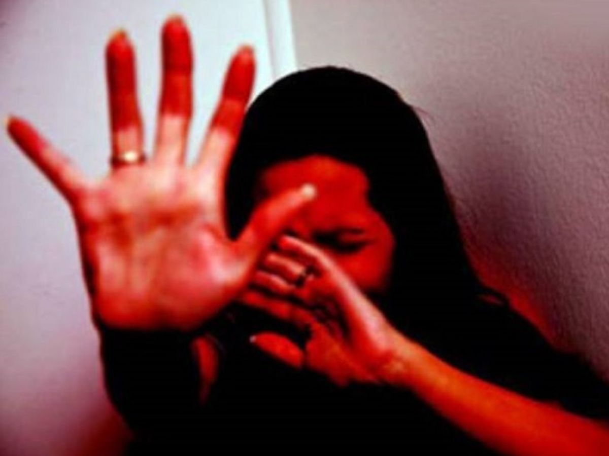 beauty parlor Women take borrow rupees after Young man molested drinking  caffeine and do bad work | ક્રાઈમ: સુરતમાં બ્યૂટી પાર્લર ચલાવવા મહિલાએ  વ્યાજે લીધેલા રૂપિયા ન ચૂકવી શકતા કેફી ...