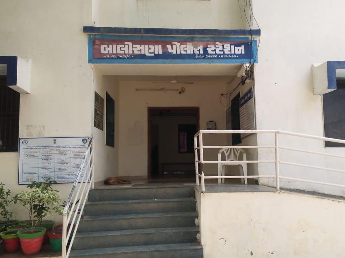 A case has been registered against Issam for stealing plain soil worth Rs  3.19 lakh from the border of Balisana village in Patan. | કાર્યવાહી: પાટણના  બાલીસણા ગામની સીમમાંથી 3.19 લાખ રૂપિયાની