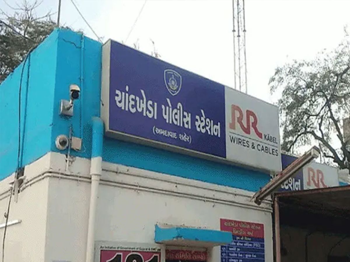 Controversial Chandkheda police station lost half a dozen cheating  complaints in a single day, including bank manager lost millions of rupees  | એક ભૂલ ને લાખો ગુમાવ્યાં: ​​​​​​​વિવાદમાં આવેલા ચાંદખેડા પોલીસ ...