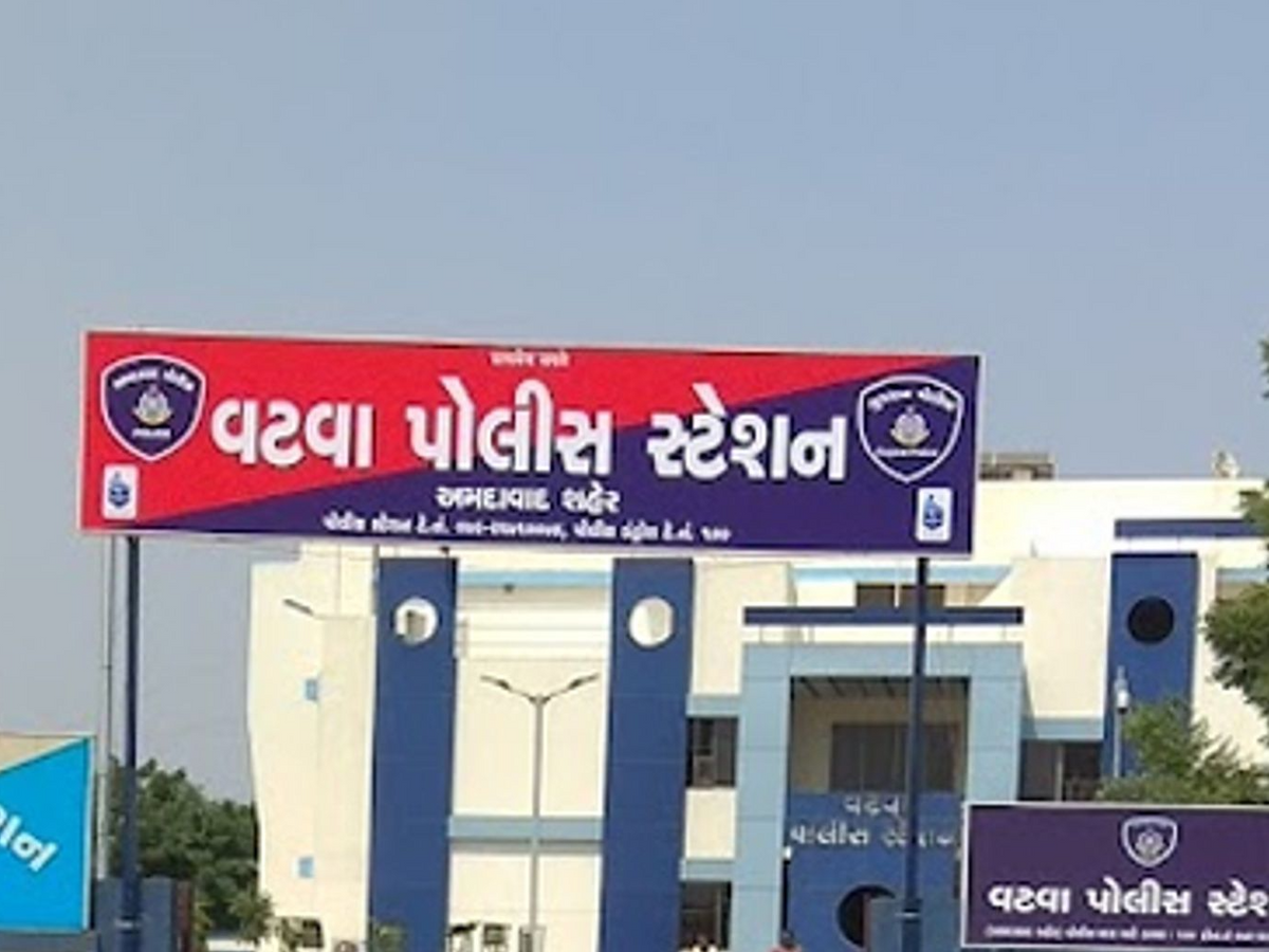 A man with a sword entered the girl's house in Vatva, Ahmedabad, ransacked  it and demanding ransom, police complaint.