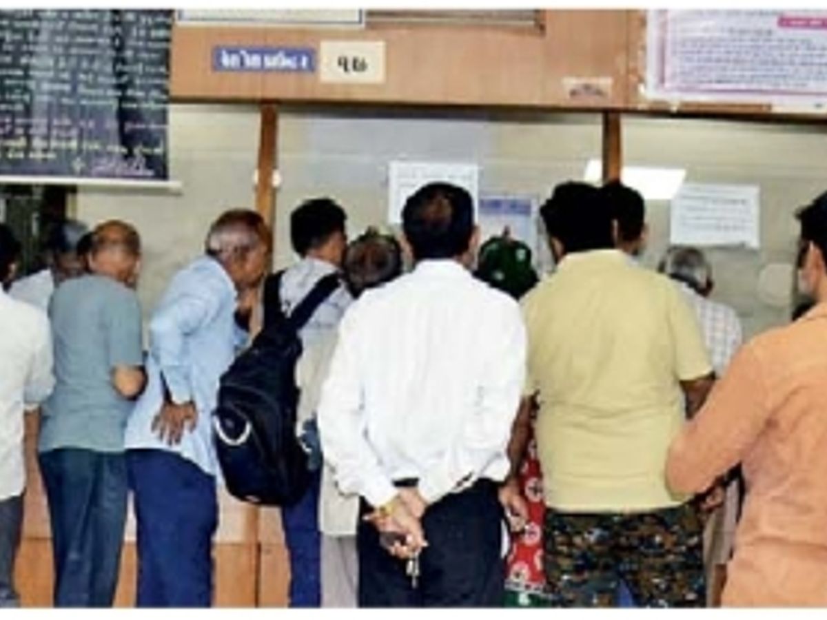 Congested property tax payment due to online server running slow | મિલકત  વેરો ભરવા ભીડ: ઓનલાઇન સર્વર ધીમું ચાલતું હોઇ મિલકત વેરો ભરવા ભીડ - Mehsana  News | Divya Bhaskar