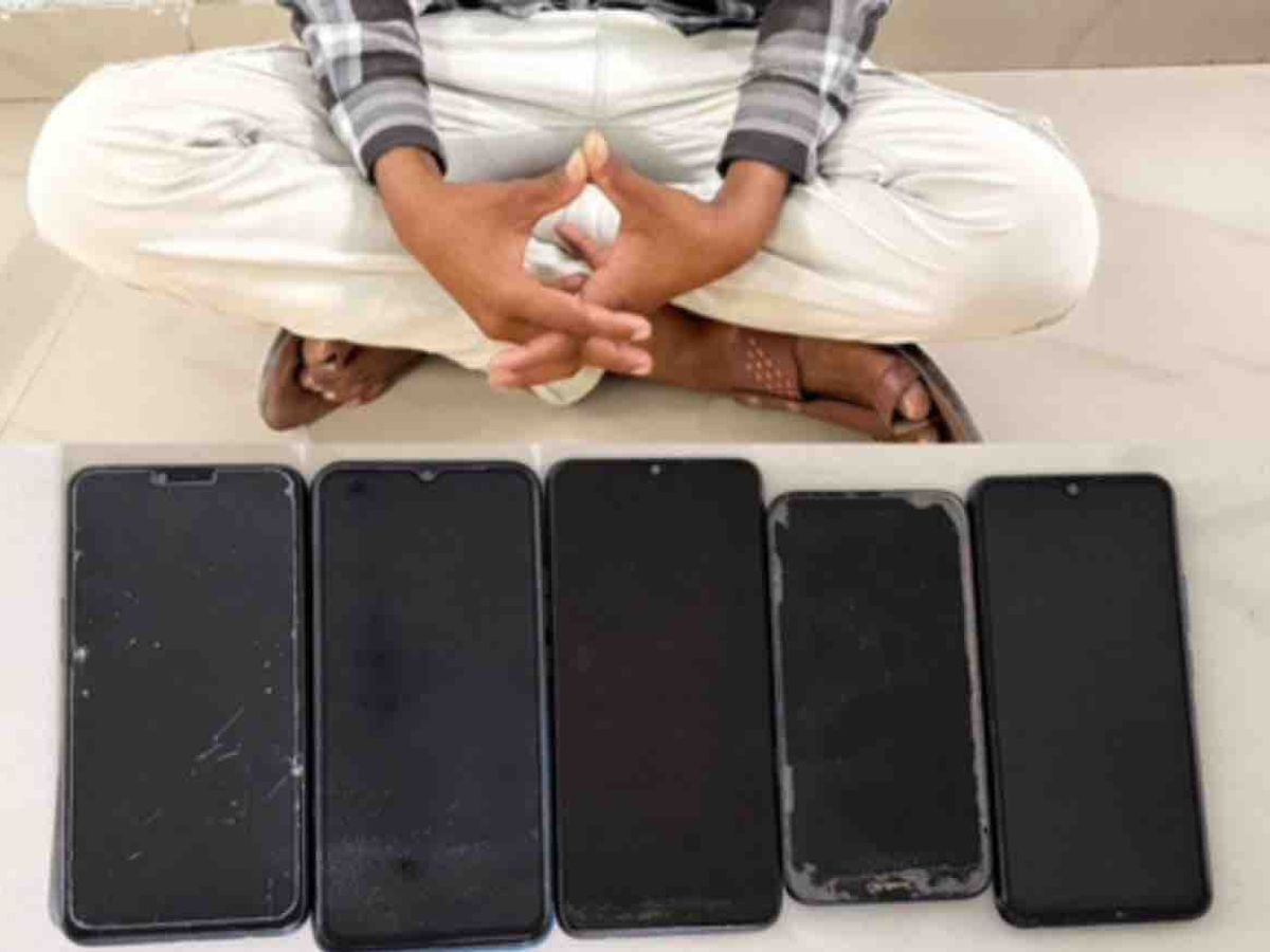 Accused caught with 5 smartphones worth ₹40 thousand, went out to sell on  the highway | હારીજમાં મોબાઈલ ચોર ઝડપાયો: ₹40 હજારની કિંમતના 5 સ્માર્ટફોન  સાથે આરોપી પકડાયો, હાઈવે પર ...