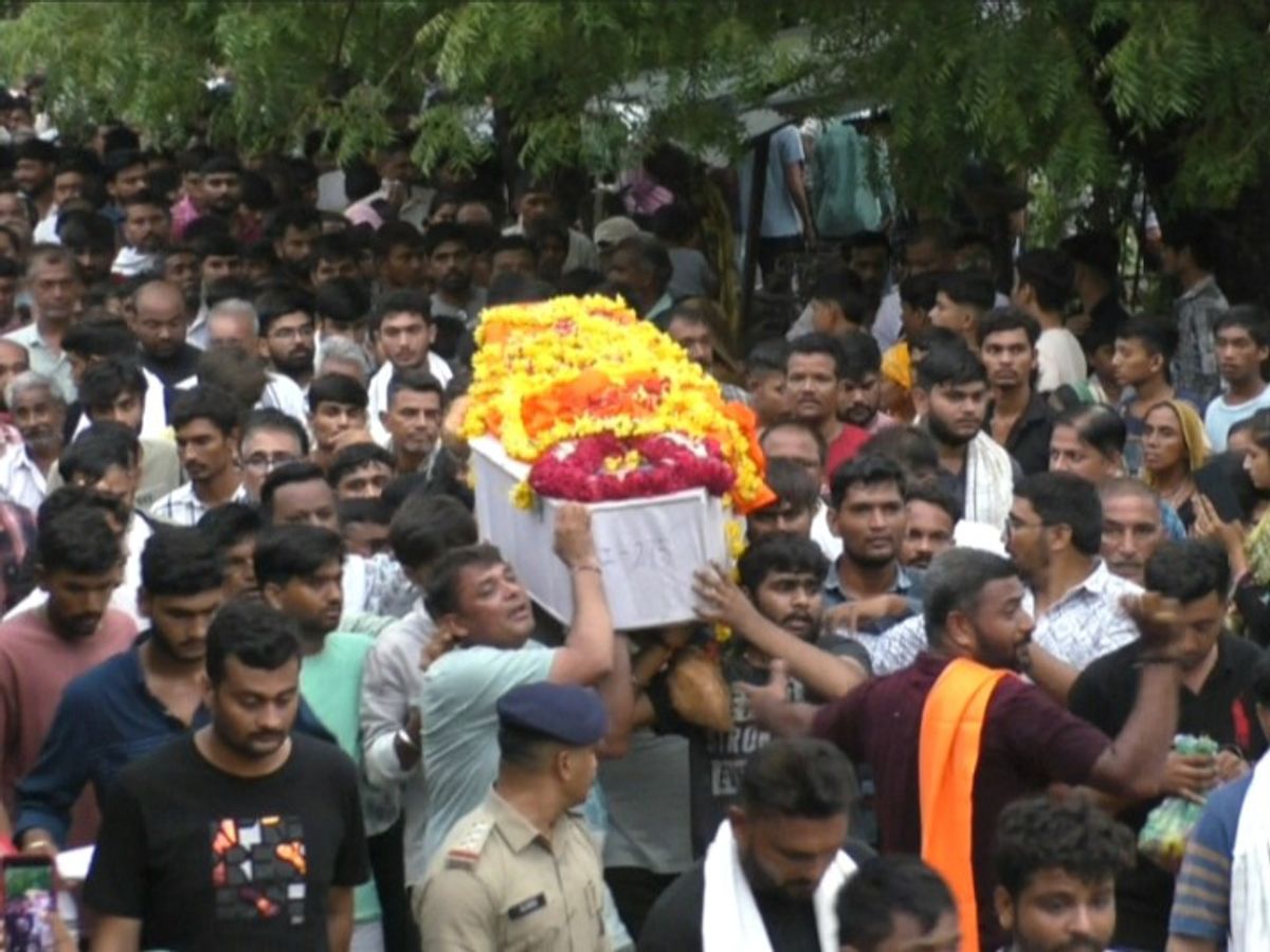 Ahmedabad Meghani Nagar Air India London Plane Crash; 241 Passengers Dead,  Mehsana Kherwa Village Sanket Goswami Dead | એરઈન્ડિયા પ્લેન ક્રેશમાં  ખેરવાનો સંકેત પણ ભોગ બન્યો: DNA મેચ થયા બાદ ...