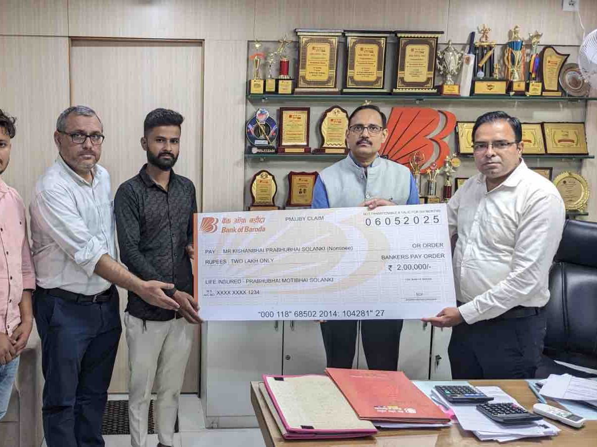 Benefits of PM Jeevan Jyoti Insurance Scheme | PM જીવન જ્યોતિ વીમા યોજનાનો  લાભ: 436 રૂપિયાના પ્રીમિયમ સામે બનાસકાંઠાના ખેડૂત પરિવારને 2 લાખની સહાય -  banaskantha (Palanpur ...