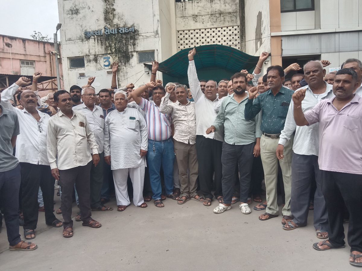 Mehsana Municipal Corporation Land Cut Rules Controversy; Farmers Builders  Protest | મહેસાણા મનપામાં જમીન કપાતનો વિવાદ: 40 ટકા જમીન કપાત સામે બિલ્ડરો-ખેડૂતોમાં  રોષ, વિરોધ ...