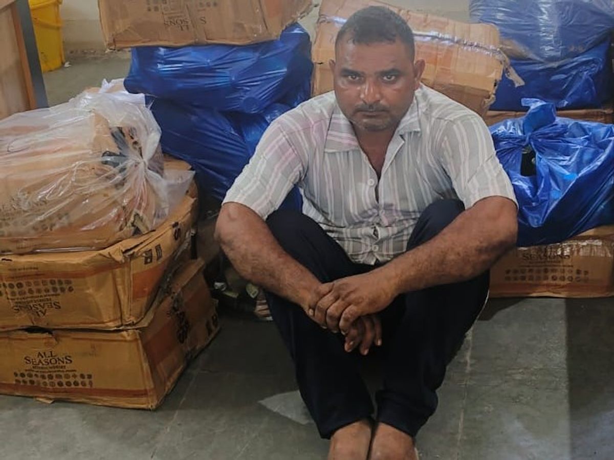 Foreign liquor worth 3.36 lakh seized from Eco near Surajpura, driver  arrested | ગાંભોઈમાં દારૂની હેરાફેરી પકડાઈ: સુરજપુરા નજીક ઈકોમાંથી 3.36  લાખનો વિદેશી દારૂ જપ્ત, ચાલક ...
