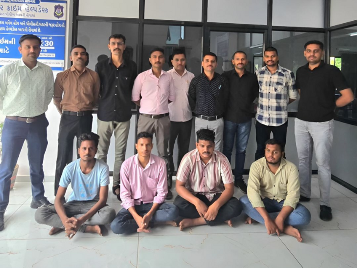 4 arrested for defrauding Rs 1.50 lakh by hacking mobile using e-RTO Challan  APK file | ફ્રોડ કરનારા આરોપીઓની ધરપકડ: ઇ-આરટીઓ ચલણ એપીકે ફાઇલથી મોબાઇલ હેક  કરી 1.50 લાખનો ફ્રોડ કરનાર 4