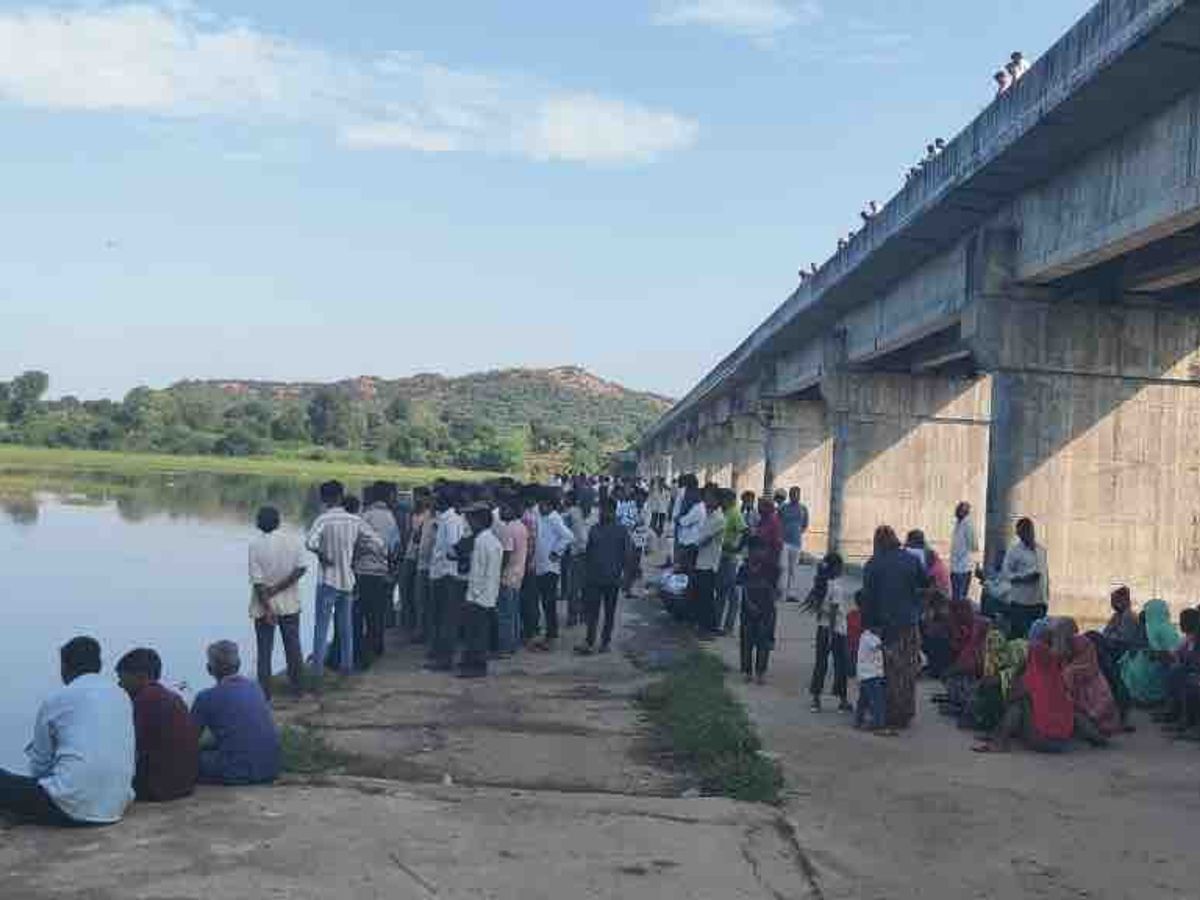 Minor drowns in Banasanadi near Amirgarh | અમીરગઢ પાસે બનાસનદીમાં સગીર  ડૂબ્યો: જૂનિરોહનો 17 વર્ષીય સગીર ગરકાવ, SDRF દ્વારા શોધખોળ ચાલુ -  banaskantha (Palanpur) News | Divya Bhaskar