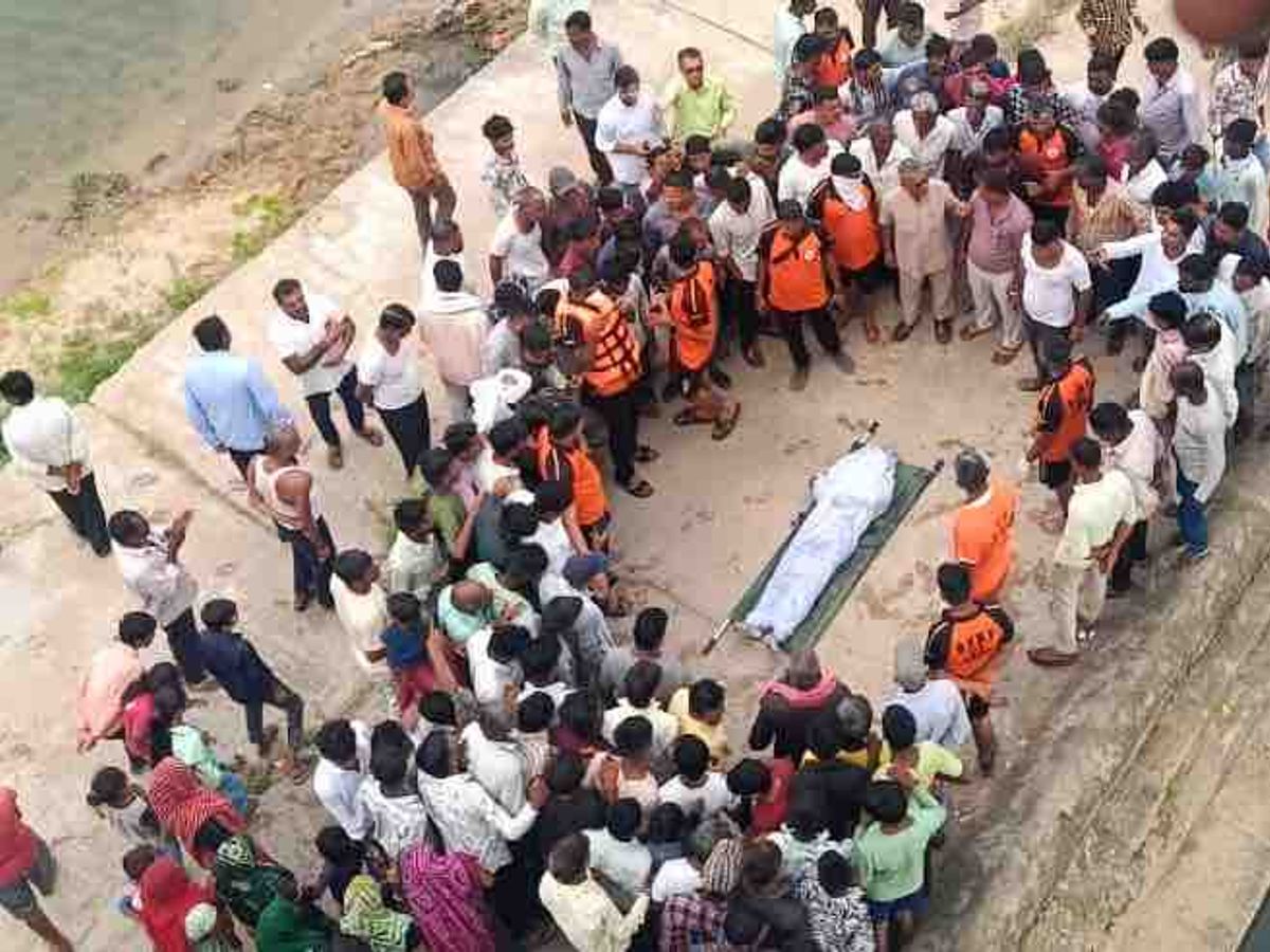 Body of minor found drowned in Banasanadi near Amirgarh | અમીરગઢ પાસે  બનાસનદીમાં ડૂબેલા સગીરનો મૃતદેહ મળ્યો: 30 કલાકથી વધુની શોધખોળ બાદ SDRF  ટીમને સફળતા - banaskantha (Palanpur ...