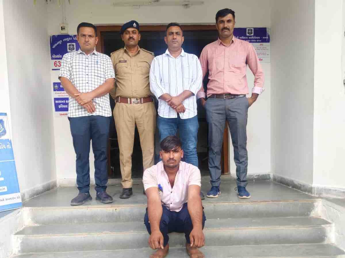 Palanpur police arrest burglary suspect | પાલનપુર પોલીસે ઘરફોડ ચોરીના  આરોપીને ઝડપ્યો: ગણતરીના કલાકોમાં સોનાના દાગીના સાથે આરોપી પકડાયો -  banaskantha (Palanpur) News | Divya ...