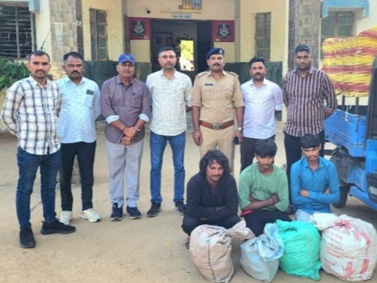Vijapur Police Arrest Burglary Cable Theft Gang | વિજાપુર પોલીસે ઘરફોડ, કેબલ  ચોરી કરતી ગેંગને ઝડપી: કોલવડા રોડ પરથી ગેંગના સાગરિતોની ધરપકડ, ચોરીનો 2.27  લાખનો ...
