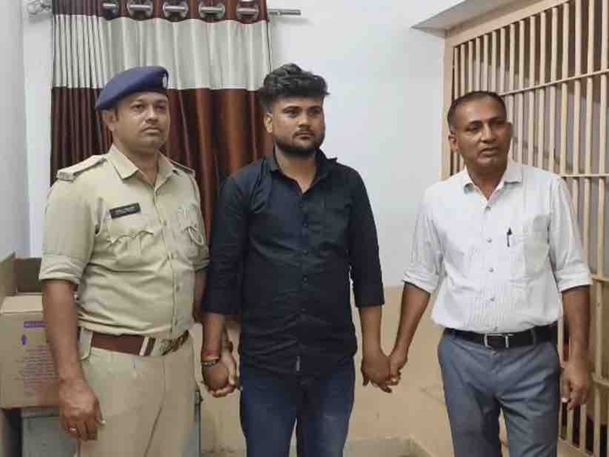 Amirgarh police seize marijuana worth Rs 3 lakh | અમીરગઢ પોલીસે 3 લાખનો  ગાંજો ઝડપ્યો: રાજસ્થાનથી આવતી બસમાંથી 30 કિલો જથ્થા સાથે એક ઝડપાયો -  banaskantha (Palanpur) News | Divya Bhaskar