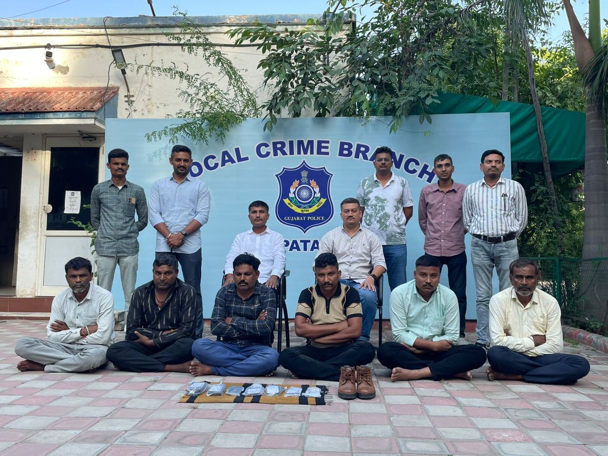 Fake LCB officer arrested with five accomplices for trying to extort Rs 5  lakh from businessman in Patan | ભાસ્કર ઈનસાઈડ: પાટણમા વેપારી પાસેથી પાંચ લાખનો  તોડ કરવા આવેલો નકલી એલસીબી અધિકારી