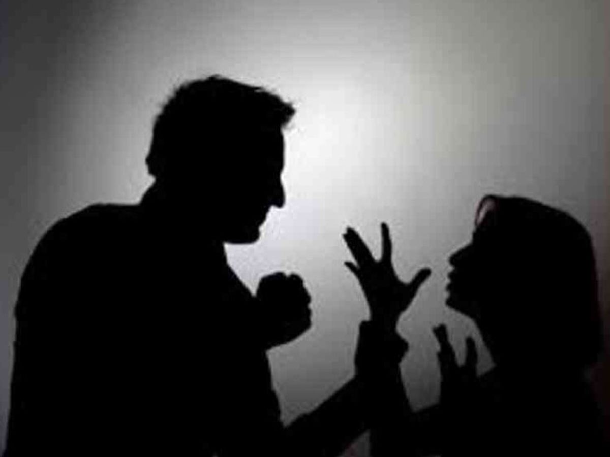 Woman files complaint of physical and mental torture against husband,  mother-in-law and brother-in-law for harassing her after giving birth to  daughter, pressuring her for dowry | બે પરિણીતાઓની ફરિયાદ: દહેજ માટે દબાણ  કરતા પતિ, સાસુ અને દિયર સામે શારીરિક ...