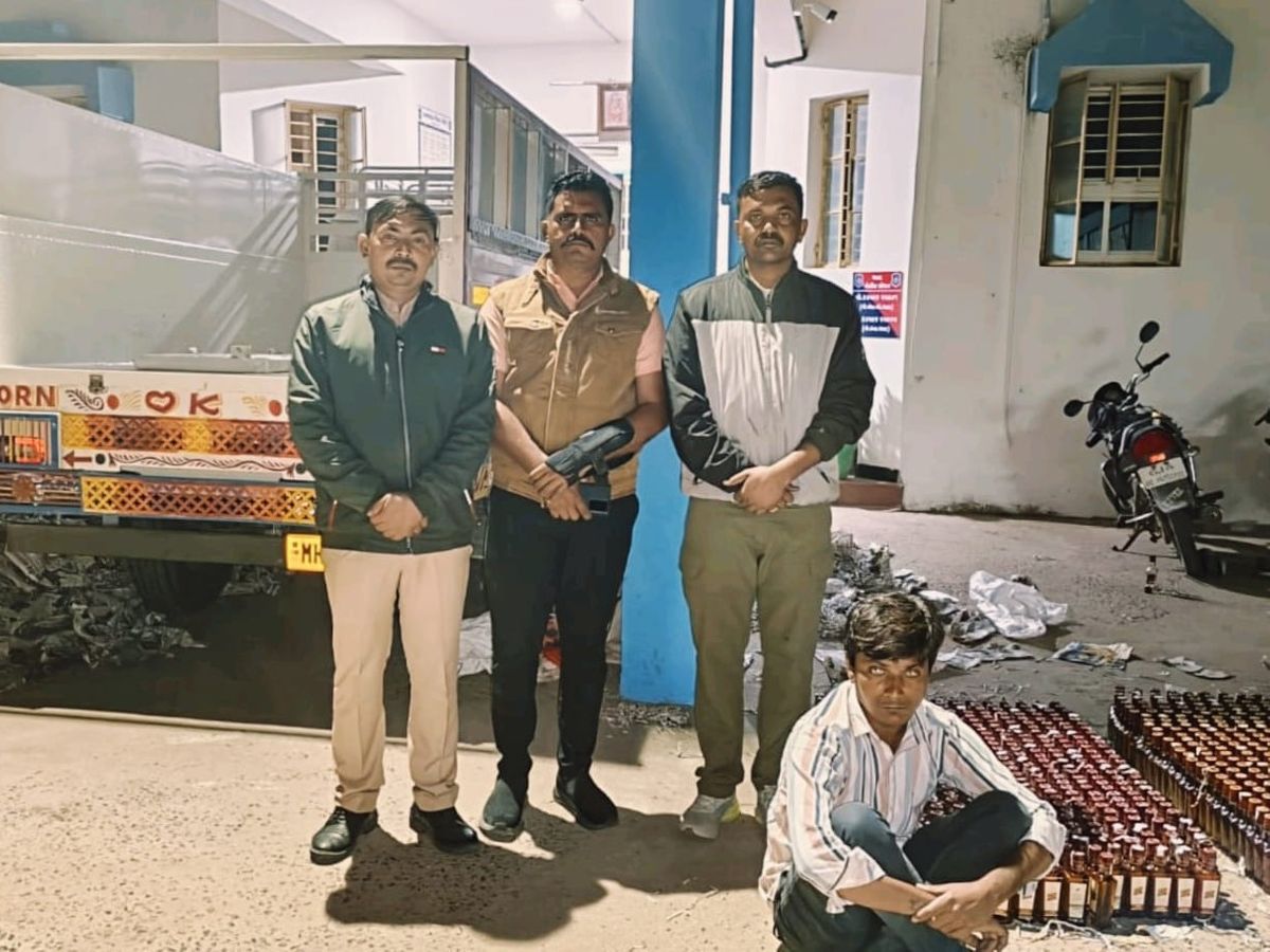 Tharad police seize foreign liquor near Mangrol | થરાદ પોલીસે માંગરોળ નજીક  વિદેશી દારૂ ઝડપ્યો: ભારતમાલા સર્વિસ રોડ પરથી ₹12 લાખનો મુદ્દામાલ જપ્ત, એક  ઝડપાયો - Tharad ...