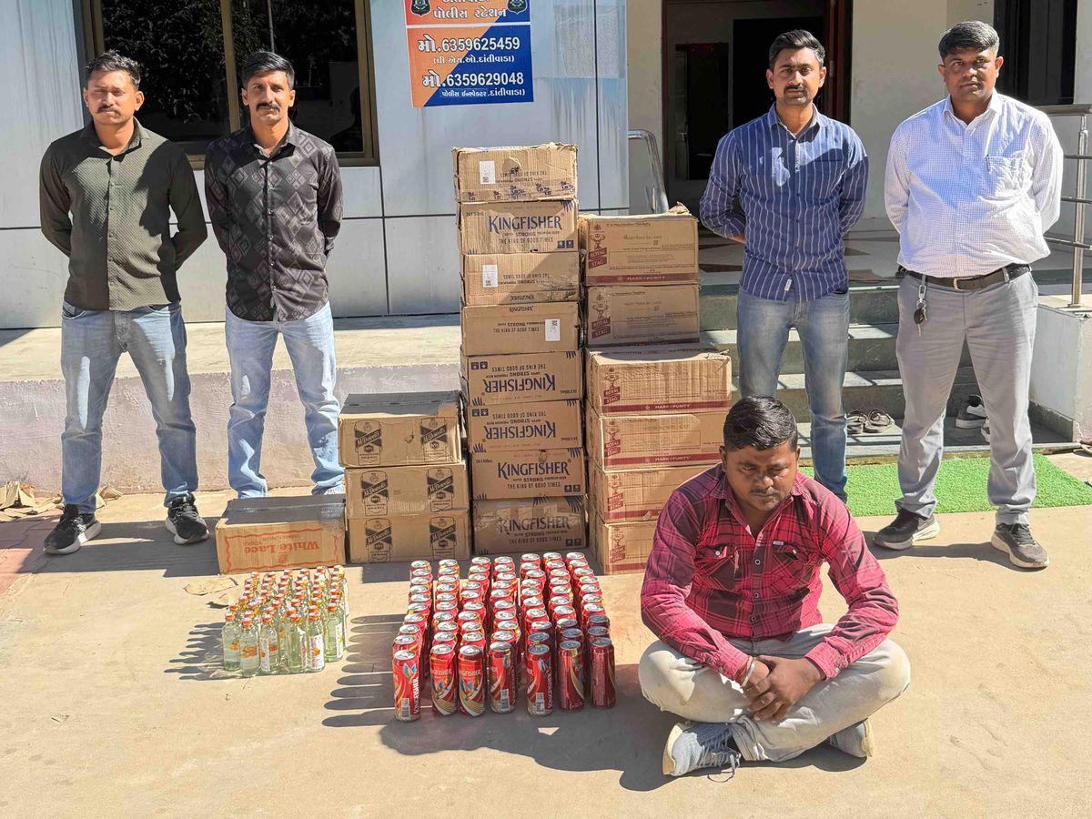 banaskantha lcb cracks down on liquor smuggling, palanpur | બનાસકાંઠા LCB એ  દારૂની હેરાફેરી ઝડપી: દાંતીવાડા વિસ્તારમાંથી ₹5.75 લાખનો મુદ્દામાલ જપ્ત, એક  ઝડપાયો - banaskantha ...