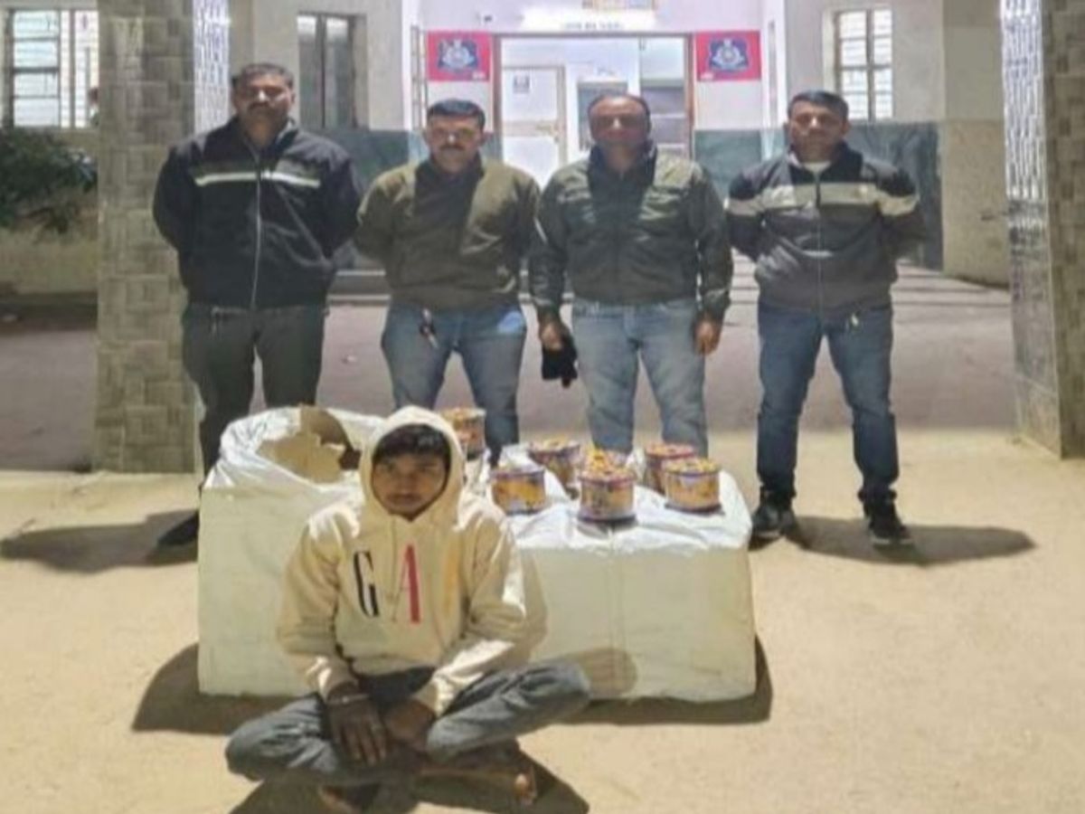 A man was arrested with banned Chinese rope in a raid near Vijapur, Mehsana  LCB | મહેસાણા LCBની વિજાપુર નજીક રેઈડ: પ્રતિબંધિત ચાઈનીઝ દોરી સાથે એક શખસ  ઝડપાયો - Mehsana News | Divya Bhaskar