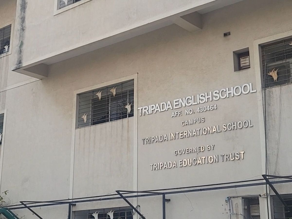 Teacher beats up class 9 student at Tripada International School | ત્રિપદા  ઇન્ટરનેશનલ સ્કૂલમાં વિદ્યાર્થીને માર મરાતા વાલીનો હોબાળો: વિદ્યાર્થીએ  કહ્યું- વ્હાઇટનરના ...